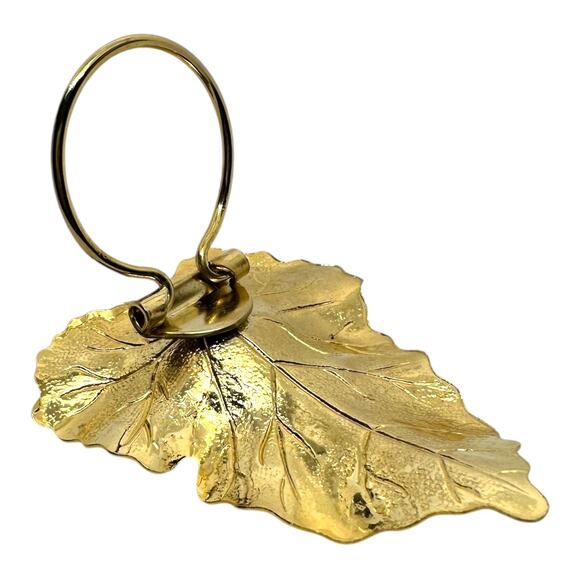 Vintage Gold Toned Textured Leaf Scarf Clip - Picture 3 of 6
